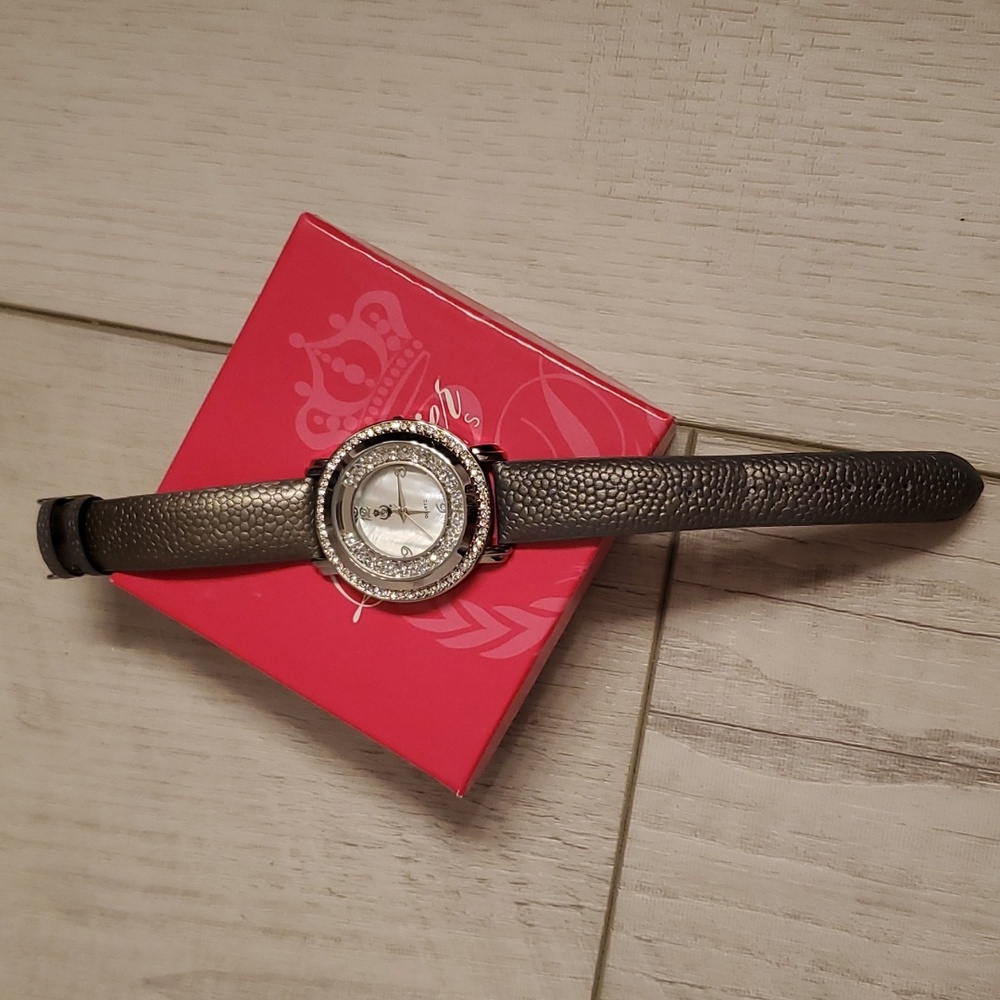 Premier designs on the move watch